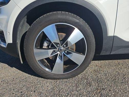 2019 Volvo XC40 T5 Momentum