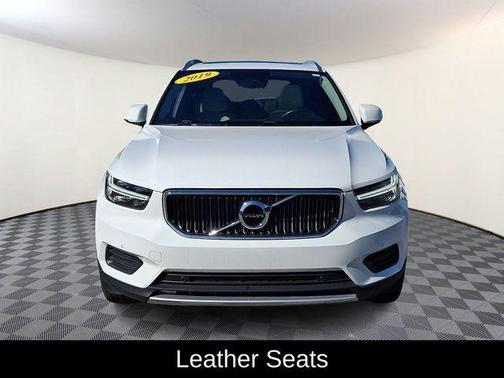2019 Volvo XC40 T5 Momentum