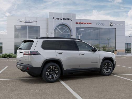 Silver Zynith Clearcoat 2026 Jeep Cherokee Laredo 4x4