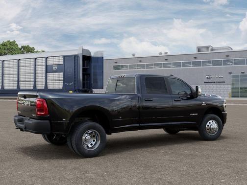 2026 RAM 3500 Laramie Crew Cab 4x4 8' Box