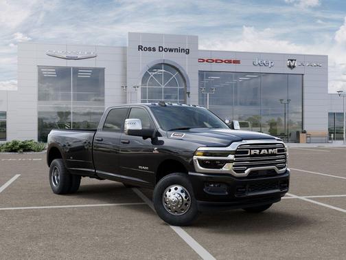Diamond Black Crystal Pearlcoat 2026 RAM 3500 Laramie Crew Cab 4x4 8' Box