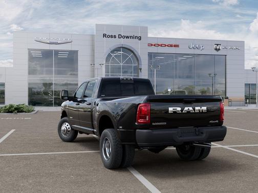 Diamond Black Crystal Pearlcoat 2026 RAM 3500 Laramie Crew Cab 4x4 8' Box