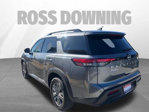 2024 Nissan Pathfinder SV FWD
