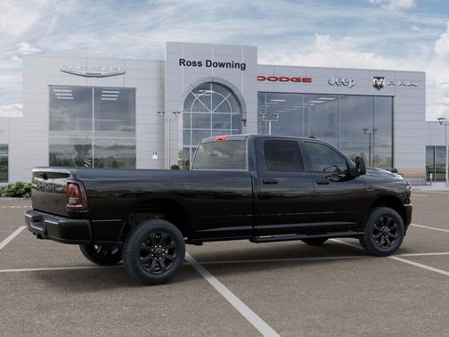 Diamond Black Crystal Pearlcoat 2026 RAM 2500 Black Express Crew Cab 4x4 8' Box