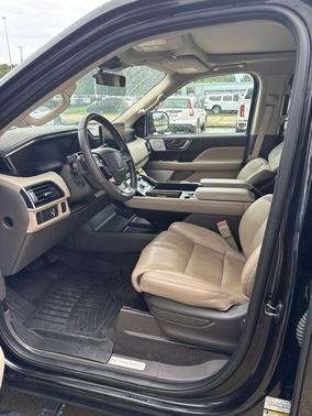 Infinite Black Metallic Clearcoat 2022 Lincoln Navigator Reserve