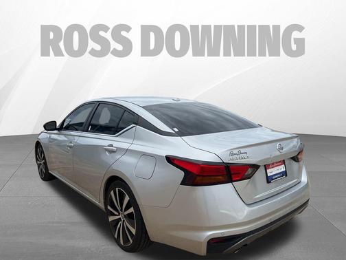 2020 Nissan Altima SR FWD