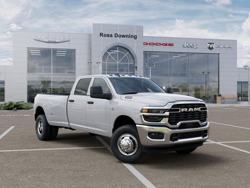 Bright White Clearcoat 2026 RAM 3500 Tradesman Crew Cab 4x4 8' Box
