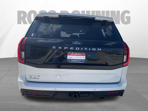 Oxford White 2025 Ford Expedition Active