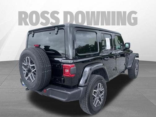 Black Clearcoat 2025 Jeep Wrangler 4-Door Sahara 4x4