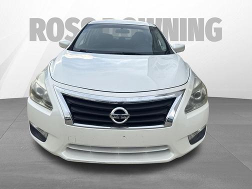 Pearl White 2014 Nissan Altima 2.5 S