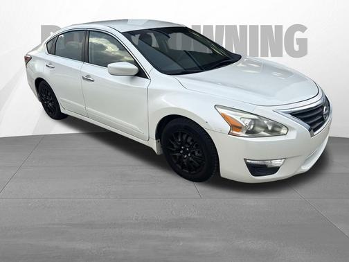 Pearl White 2014 Nissan Altima 2.5 S