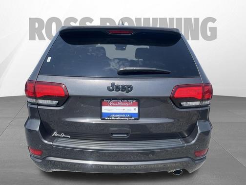 Granite Crystal Metallic Clearcoat 2021 Jeep Grand Cherokee Laredo