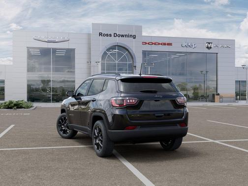 Diamond Black Crystal Pearlcoat 2026 Jeep Compass Latitude