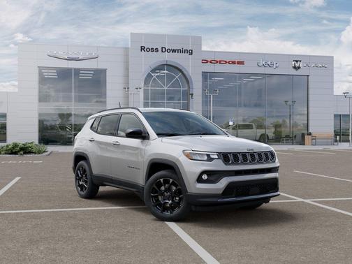 Silver Zynith Metallic Clearcoat 2026 Jeep Compass Latitude