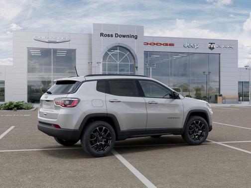 Silver Zynith Metallic Clearcoat 2026 Jeep Compass Latitude