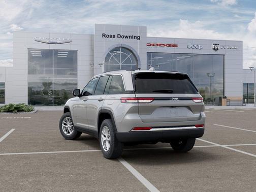 Silver Zynith 2026 Jeep Grand Cherokee Altitude