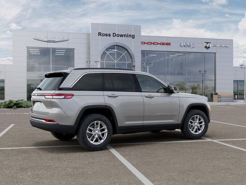 Silver Zynith 2026 Jeep Grand Cherokee Altitude