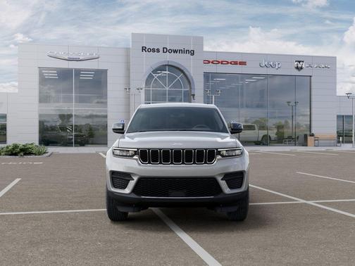Silver Zynith 2026 Jeep Grand Cherokee Altitude