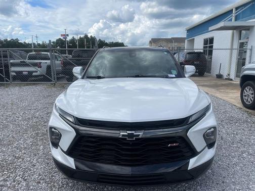 Iridescent Pearl Tricoat 2023 Chevrolet Blazer RS