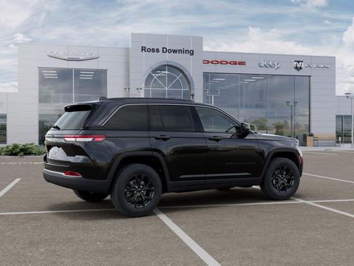 Diamond Black Crystal Pearlcoat 2026 Jeep Grand Cherokee Altitude