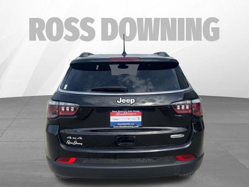 Diamond Black Crystal Pearlcoat 2025 Jeep Compass Latitude