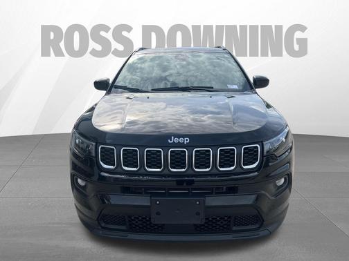 Diamond Black Crystal Pearlcoat 2025 Jeep Compass Latitude