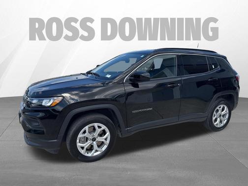 Diamond Black Crystal Pearlcoat 2025 Jeep Compass Latitude
