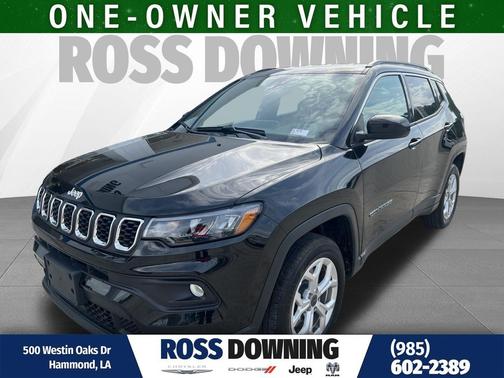 Diamond Black Crystal Pearlcoat 2025 Jeep Compass Latitude