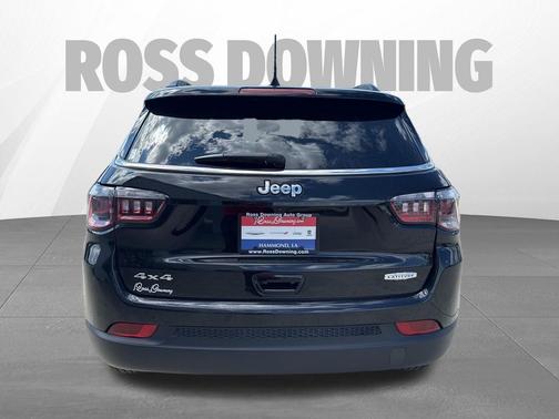 Diamond Black Crystal Pearlcoat 2025 Jeep Compass Latitude