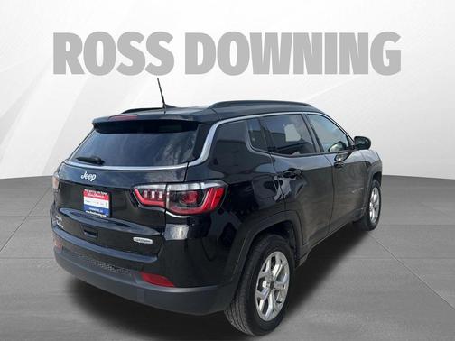 Diamond Black Crystal Pearlcoat 2025 Jeep Compass Latitude