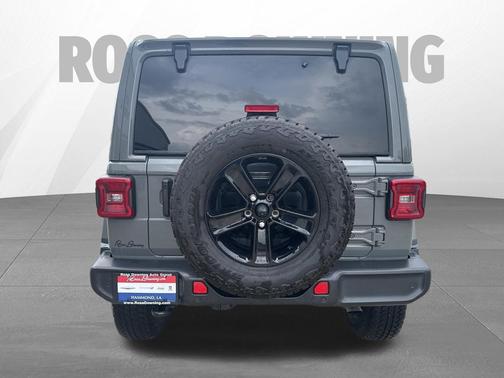 Sting-Gray Clearcoat 2022 Jeep Wrangler Unlimited Sahara
