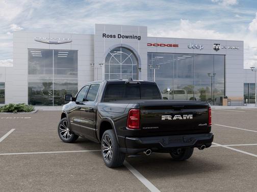 Diamond Black Crystal Pearlcoat 2026 RAM 1500 ST