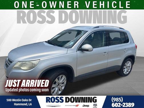 Reflex Silver Metallic 2010 Volkswagen Tiguan SE