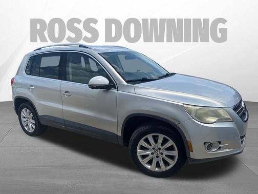 Reflex Silver Metallic 2010 Volkswagen Tiguan SE