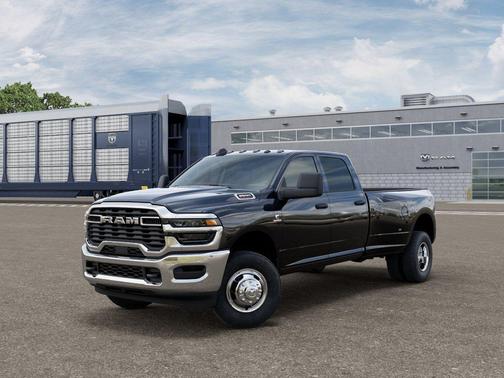Diamond Black Crystal Pearlcoat 2026 RAM 3500 Tradesman Crew Cab 4x4 8' Box