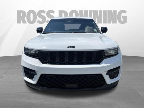 Bright White Clearcoat 2025 Jeep Grand Cherokee Altitude