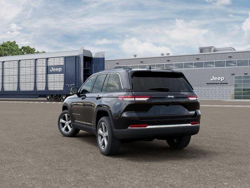 Diamond Black Crystal Pearlcoat 2026 Jeep Grand Cherokee Limited