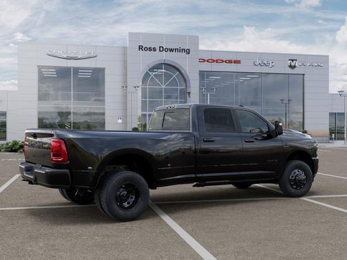 Diamond Black Crystal Pearlcoat 2027 RAM 3500 Laramie