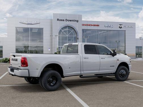 Bright White Clearcoat 2026 RAM 3500 Laramie Crew Cab 4x4 8' Box