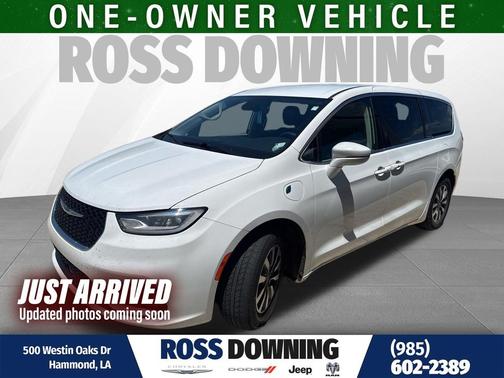 Bright White Clearcoat 2022 Chrysler Pacifica Hybrid Touring L