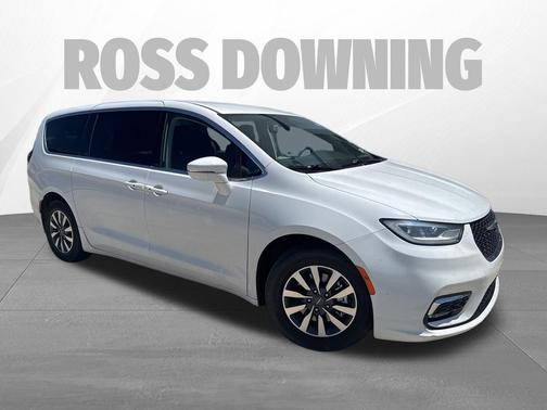 Bright White Clearcoat 2022 Chrysler Pacifica Hybrid Touring L