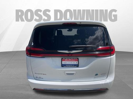 Bright White Clearcoat 2022 Chrysler Pacifica Hybrid Touring L
