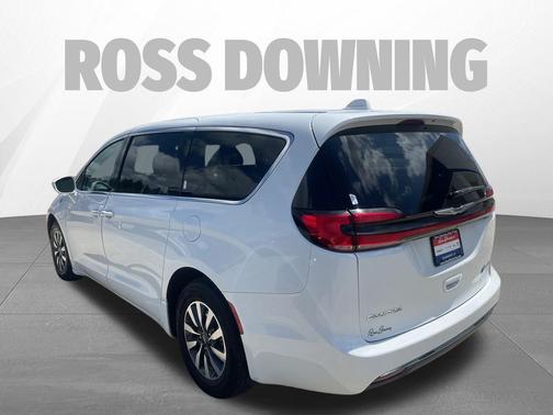 Bright White Clearcoat 2022 Chrysler Pacifica Hybrid Touring L