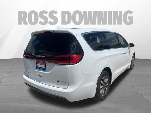Bright White Clearcoat 2022 Chrysler Pacifica Hybrid Touring L