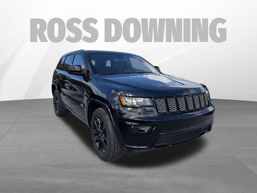 Diamond Black Crystal Pearlcoat 2022 Jeep Grand Cherokee Laredo