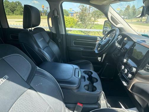 Bright White Clearcoat 2024 RAM 2500 Laramie Crew Cab 4x4 6'4' Box