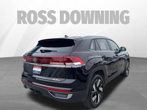 Deep Black Pearl 2025 Volkswagen Atlas Cross Sport 2.0T SE w/Technology