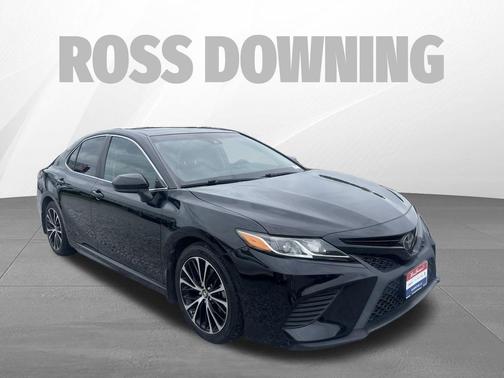 Midnight Black Metallic 2018 Toyota Camry SE