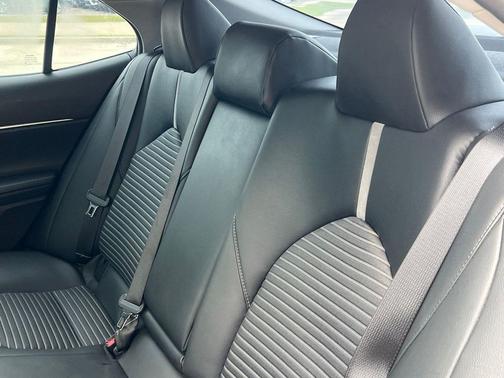 Midnight Black Metallic 2018 Toyota Camry SE