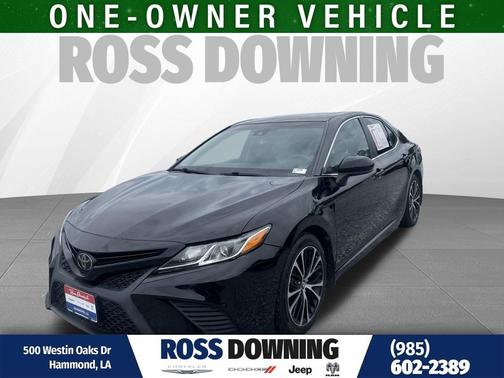 Midnight Black Metallic 2018 Toyota Camry SE